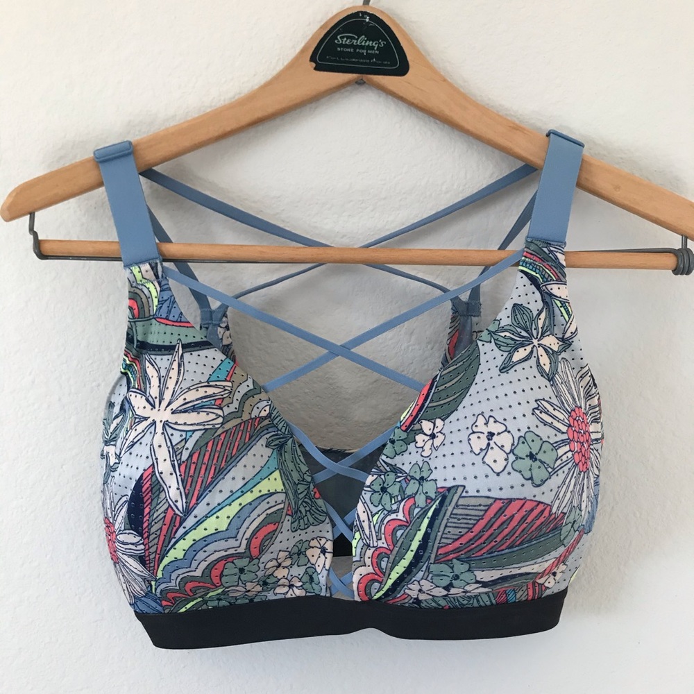 Victoria’s Secret Victoria Sport floral sport bra
